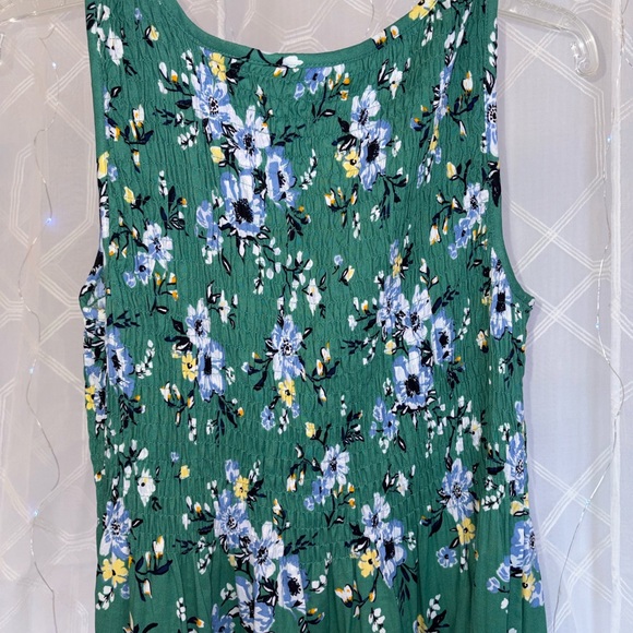 Croft & Barrow Cottagecore  midi dress in a green and white floral Size MP - Picture 5 of 8
